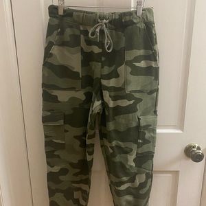 Sweatpants with drawstring